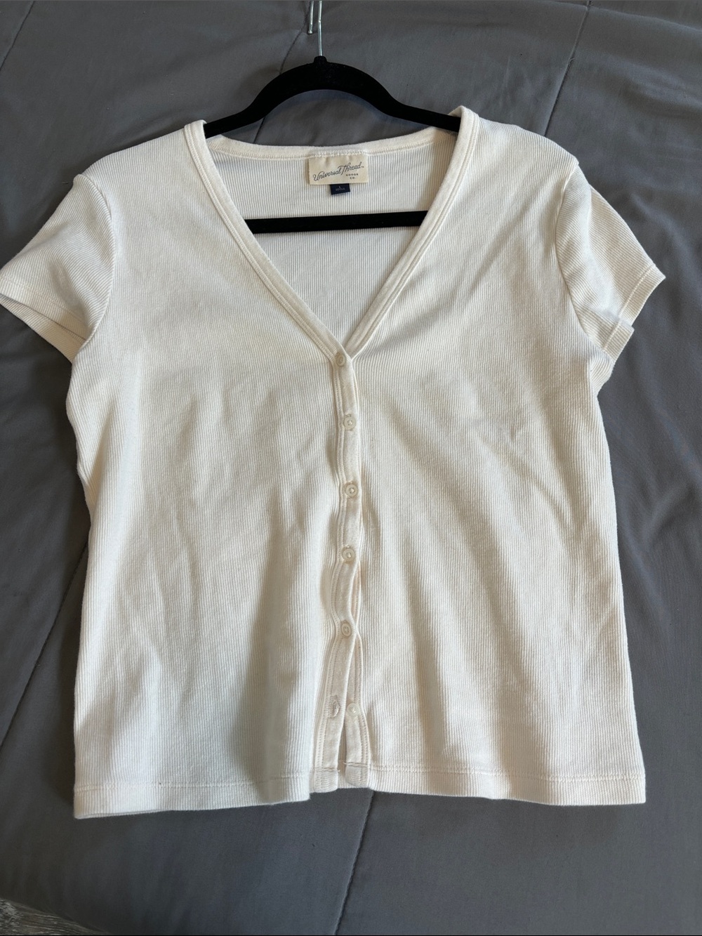 Universal Thread Ivory Ribbed V-Neck Short Sleeve Top